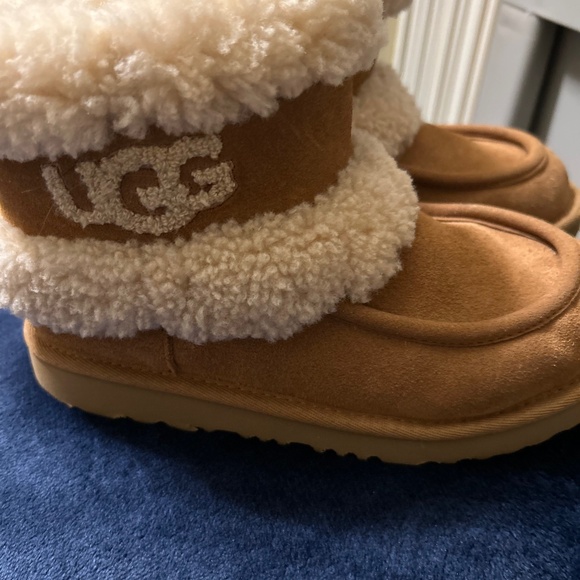 UGG Other - Ugg Girls Logo Boots
